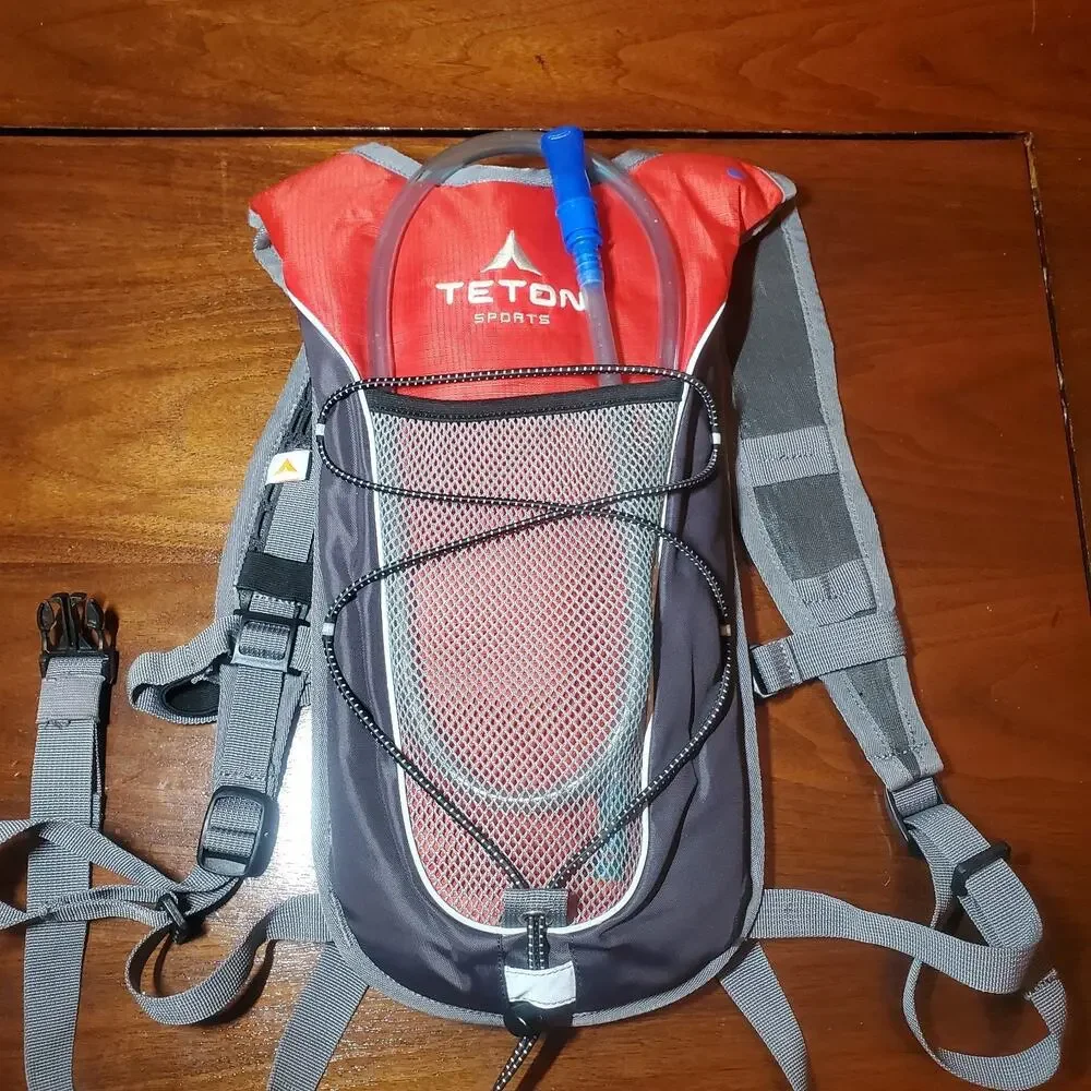 Teton Sports Oasis 1100 Hydration Backpack 18L Daypack Camo Hiking Pack Bladder